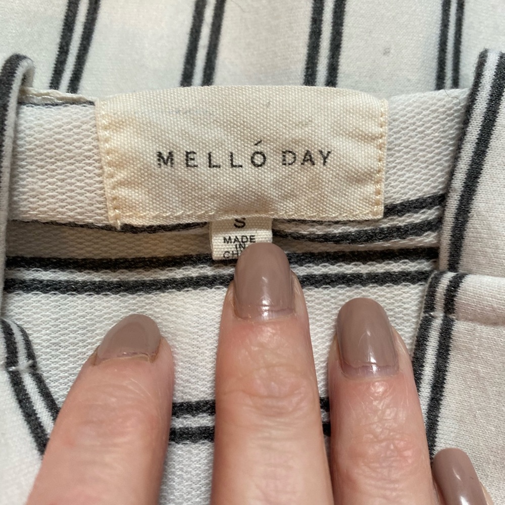 Mello Day Hoodie View 4